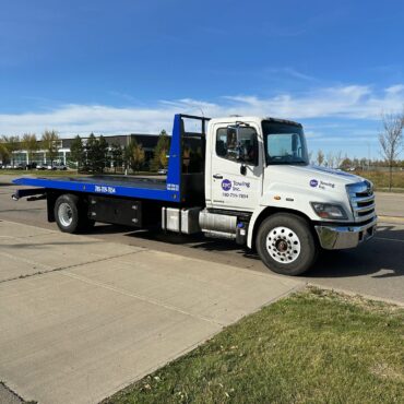 Local heavy duty truck towing specialists